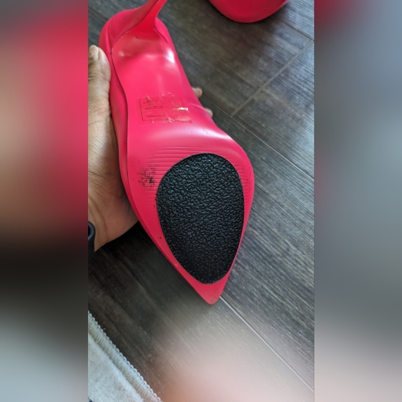 Heels - Picture 3 of 3